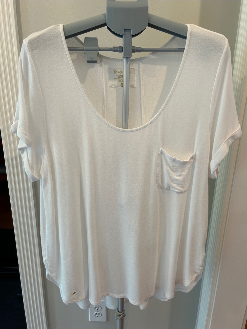 Lilly Pulitzer White Scoop Neck Short Sleeve Pocket Tee High-low hem